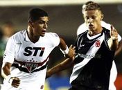 No embalo de L. Fabiano, São Paulo derrota Vasco e cola no G-4