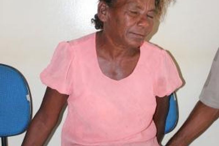 Presa mulher acusada de matar homem a facadas