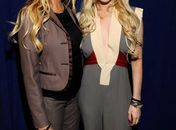 Confusão em família: briga entre Lindsay Lohan e mãe seria por causa de dinheiro