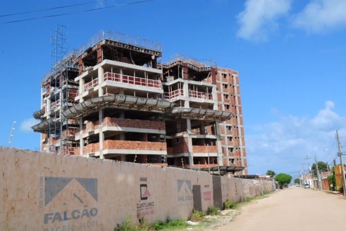 Condomínios seguem inacabados em vários pontos da capital