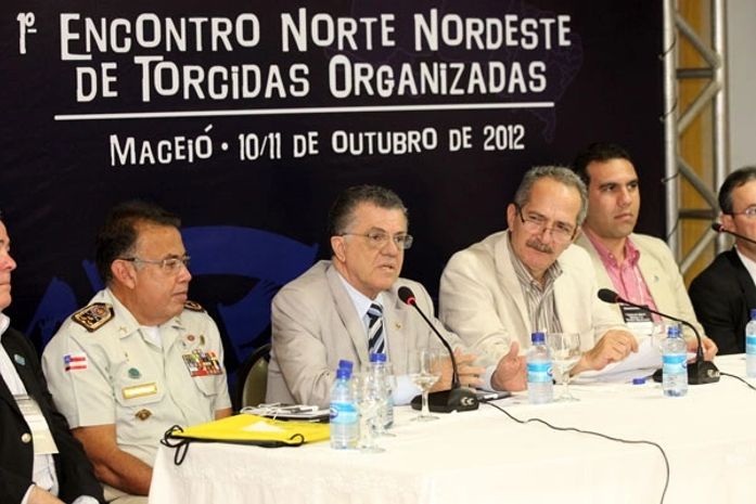 Presidente pede paz entre torcedores de times de futebol