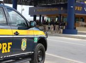 Mulher com rosto e mãos ensanguentadas pede ajuda na sede da PRF após sofrer agressão