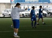 Chuva muda local de treino e Argel comanda trabalho em quadra coberta