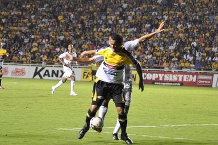 Volta do Criciúma à liderança anima Zé Carlos