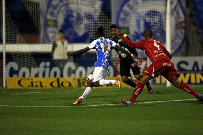 CRB é derrotado pelo Avaí e segue ameaçado na Série B