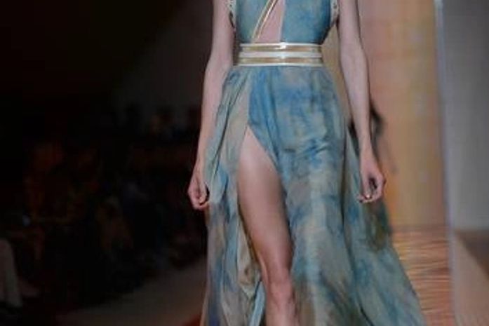 Aprenda a usar a fenda - uma das tendências do verão 2013