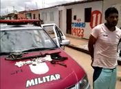 Homem é detido com rifle, munições e entorpecentes