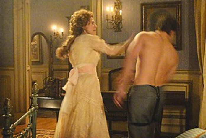 Constância dá tapa na cara de Albertinho e ameaça o filho