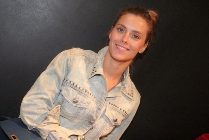 'Às vezes enjoo da aliança e uso anel no lugar', diz Carolina Dieckmann