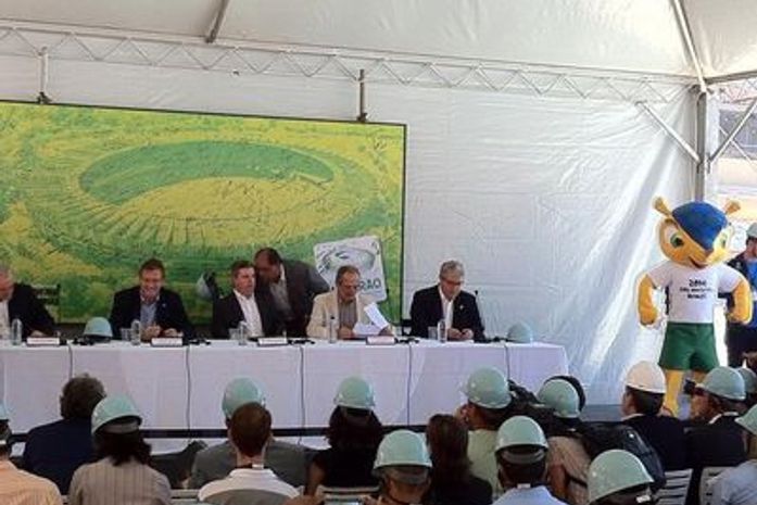 Após críticas, Aldo diz que prefeito do Rio está "desinformado" sobre Copa