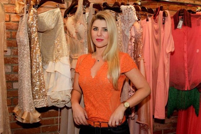 Sem Sorocaba, Íris Stefanelli participa de lançamento em São Paulo