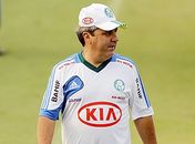 Sem jogador, Kleina chama jornalista para completar treino do Palmeiras