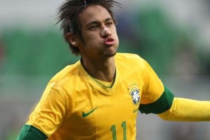 Neymar inaugura escolinha de futebol de R$ 2 milhões