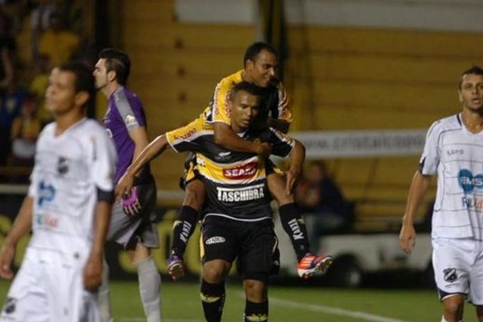 Zé Carlos marca 23º gol, Criciúma vence o ABC e segue líder