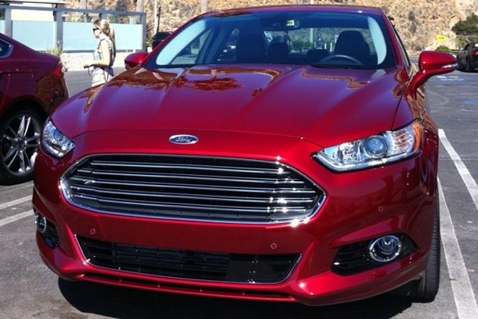 Ford lança nova geração do Fusion com versão por R$ 112.990