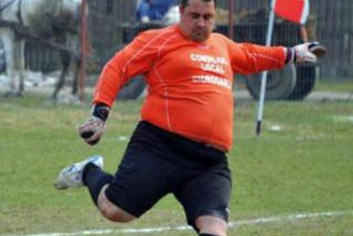 Goleiro mais gordo do mundo, romeno mira a Primeira Divisão