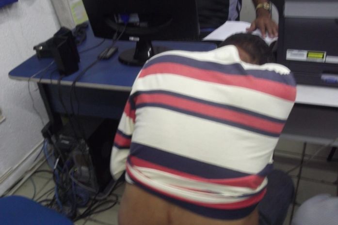 Valdecy Borges escondeu o rosto durante a entrevista