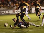 Zé Carlos realiza autocrítica após atuação no Criciúma