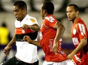 Portuguesa e Flamengo param na trave e seguem ameaçados