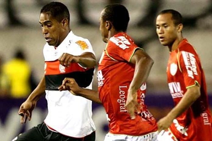 Portuguesa e Flamengo param na trave e seguem ameaçados