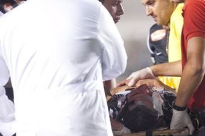 Zagueiro do Atlético-MG recebe alta e volta para BH