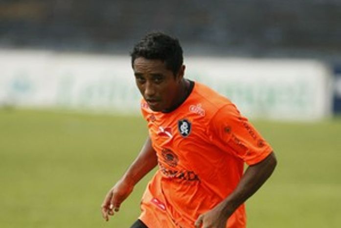 Ex-lateral do CRB sofre convulsão e é internado