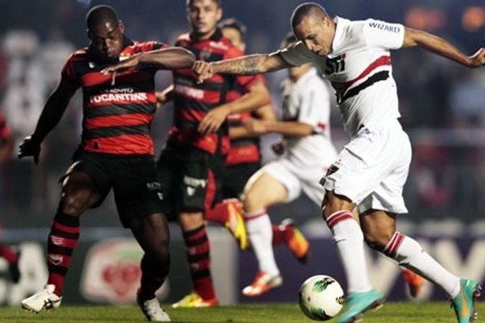 São Paulo afunda Atlético-GO e mantém ascensão