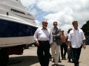 José Carlos e secretario Eduardo Setton no estaleiro de Rio Largo