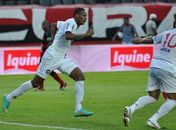 Atlético-PR bate Vitória fora e volta ao G-4