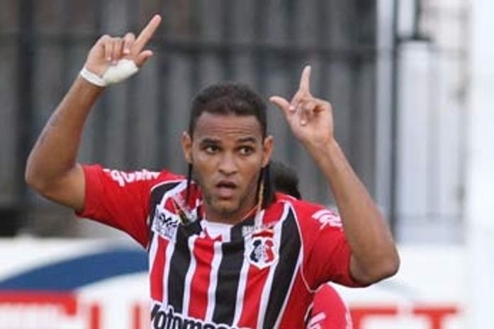 Santa faz 2x1 no Luverdense com dois gols de Denis Marques