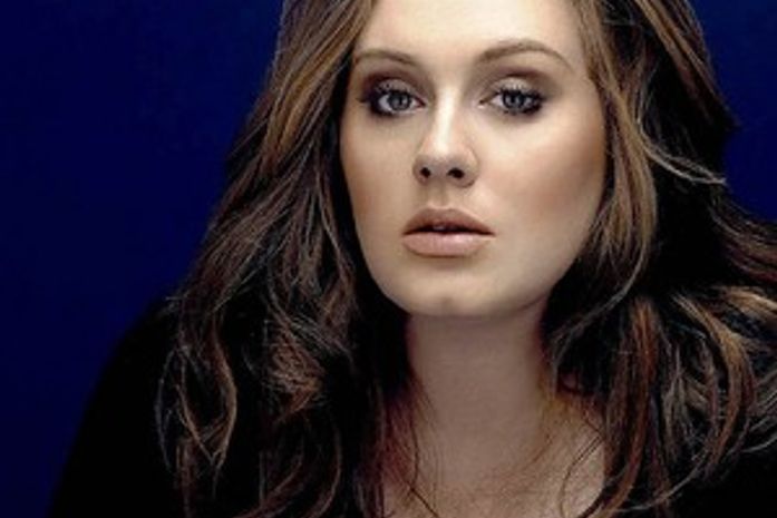 Adele dá à luz o seu primeiro filho, segundo jornal