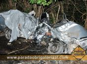 Veículo ficou destruído