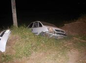 Carros capota com três pessoas na AL-215 em Marechal Deodoro