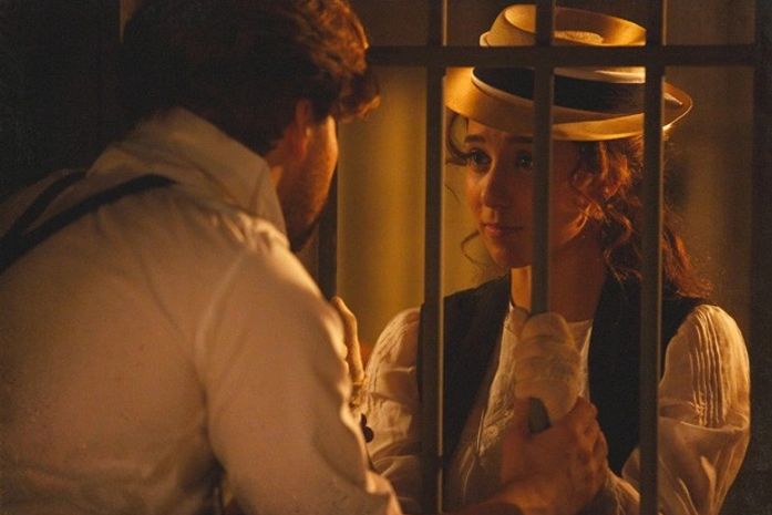 Laura descobre que Edgar foi preso e vai atrás dele na cadeia