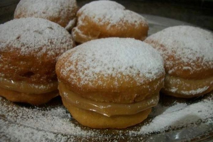 Aprenda a fazer um delicioso sonho com recheio de doce de leite