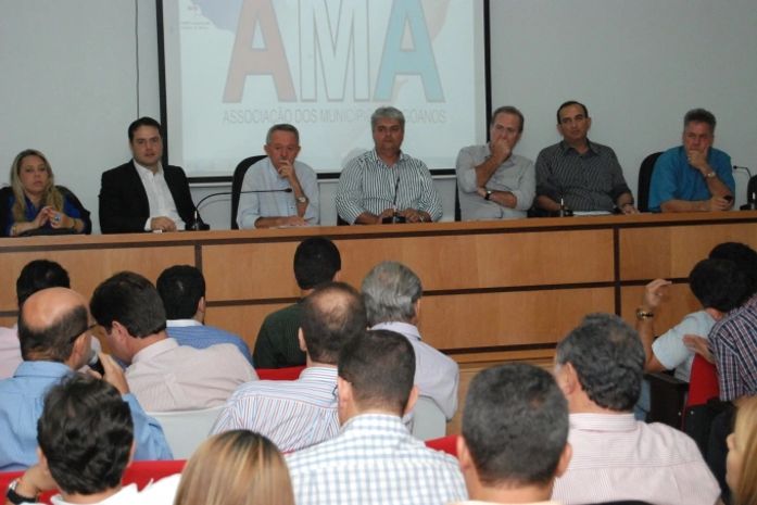 Prefeitos querem ação parlamentares para superar crise