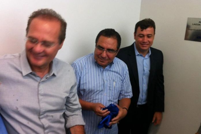 Senador Renan, deputado Inácio e prefeito Cristiano na inauguração da caixa