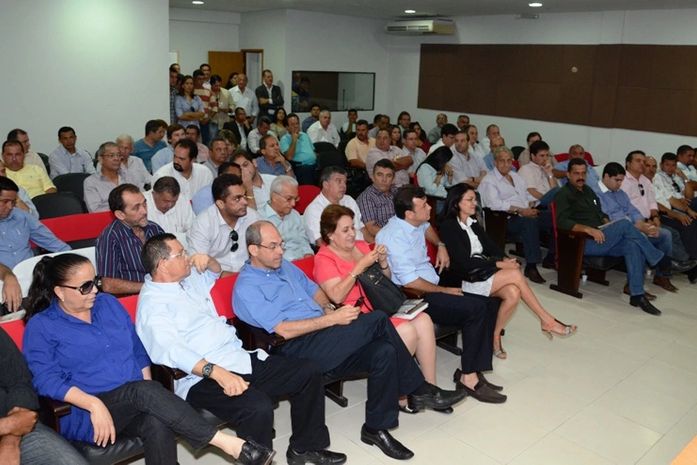 Vários prefeitos participaram da reunião na AMA