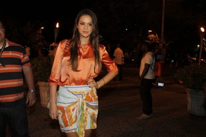 Bruna Marquezine estaria insegura de assumir namoro com jogador Neymar