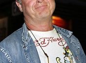Tony Scott tinha vários remédios no organismo quando morreu, diz site