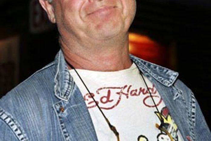 Tony Scott tinha vários remédios no organismo quando morreu, diz site