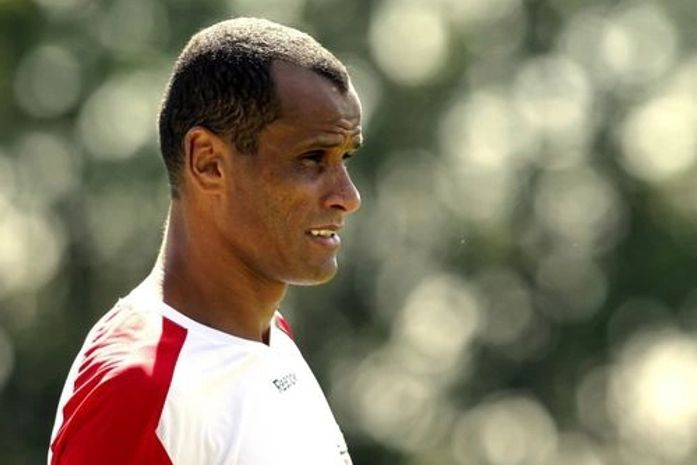 Rivaldo sofre lesão no ombro e pensa em pendurar as chuteiras