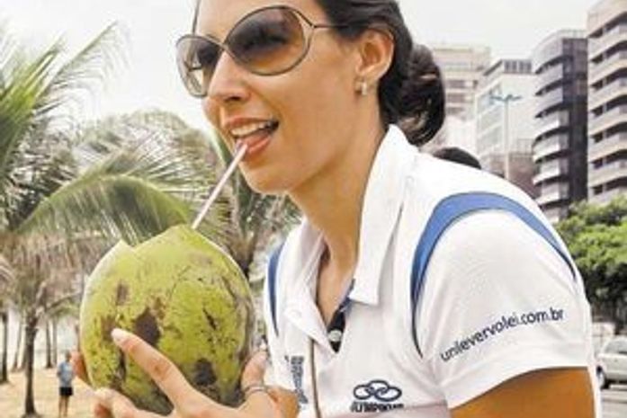 Sheilla celebra assédio após ensaio sensual