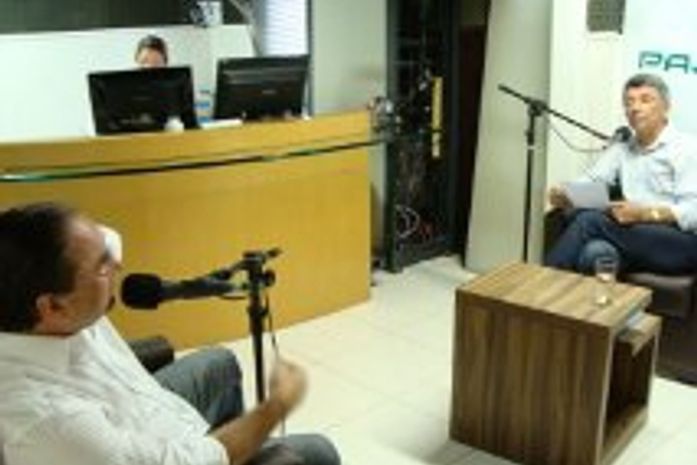 Luciano na Pajuçara-FM Arapiraca entrevista por Rocha