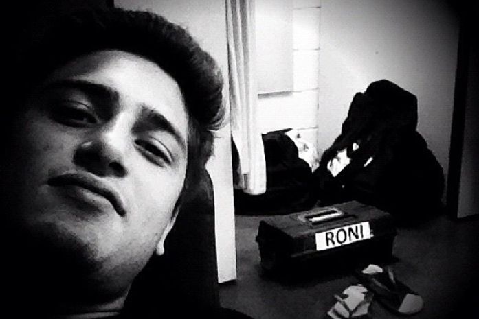 Daniel Rocha sente falta de Roni de 'Avenida Brasil': 'Saudades'