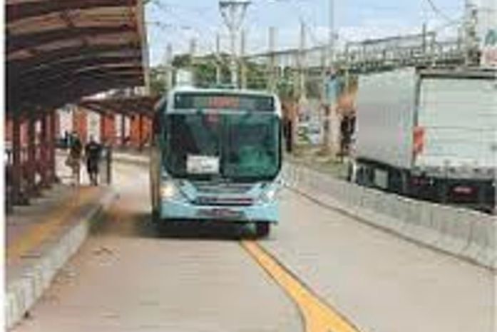 Corredor de ônibus na Via Expressa