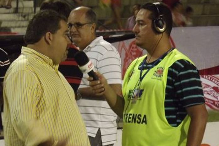 CRB x Vitória - Gustavo Feijó sendo entrevistado