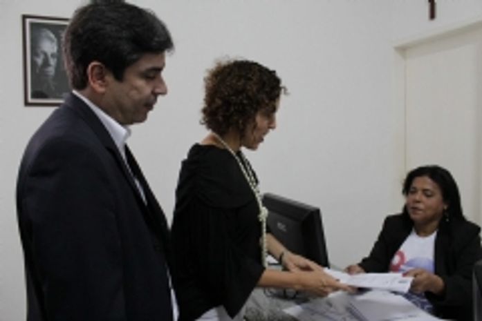 Claudia Amaral registrando sua chapa na OAB-Al