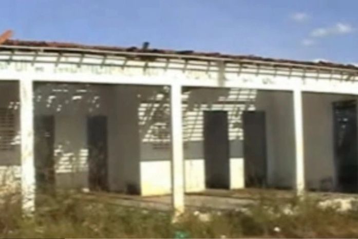 Prédio que servia para escola estava abandonado
