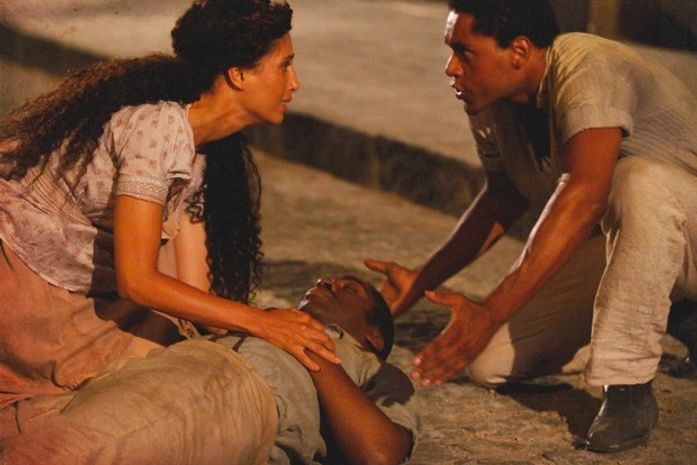 Zé Maria é atacado por capangas de Bonifácio e Isabel o socorre